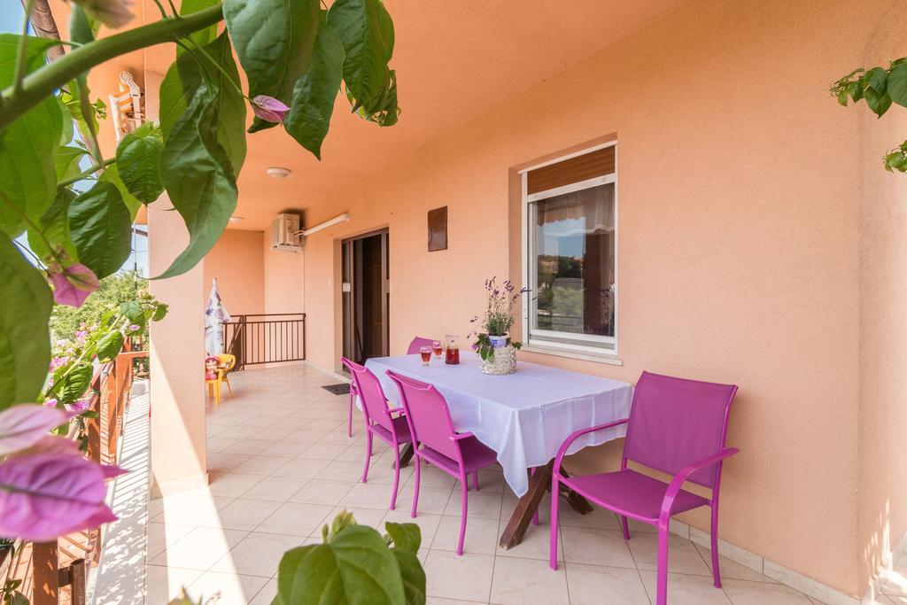 Apartment Taja Ližnjan Eksteriør bilde
