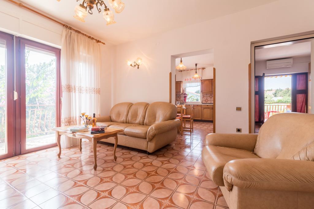 Apartment Taja Ližnjan Eksteriør bilde