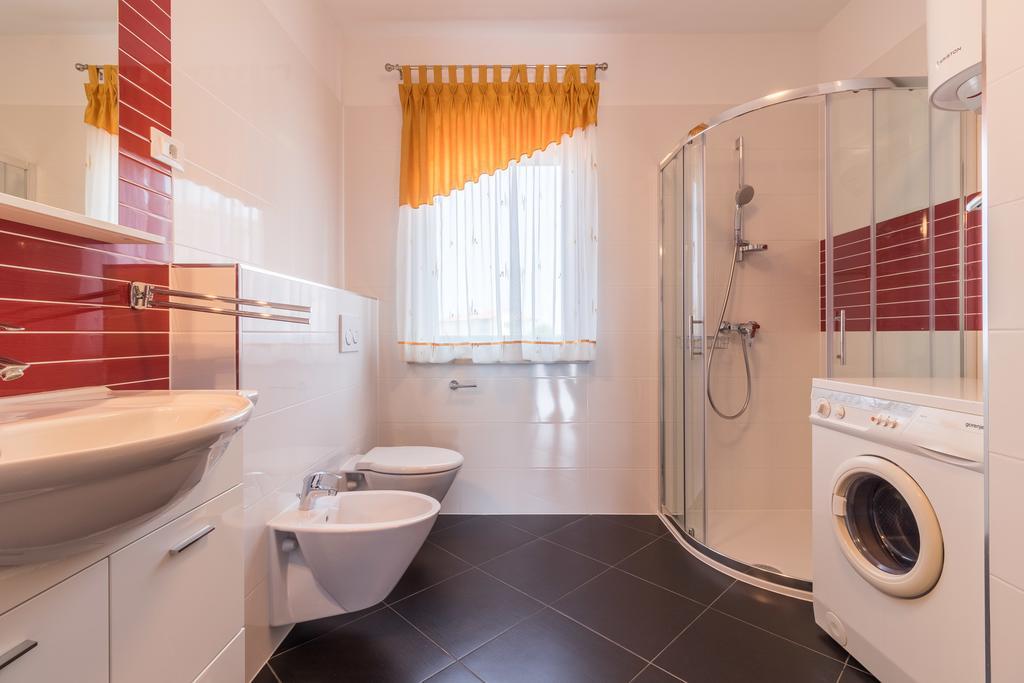 Apartment Taja Ližnjan Eksteriør bilde
