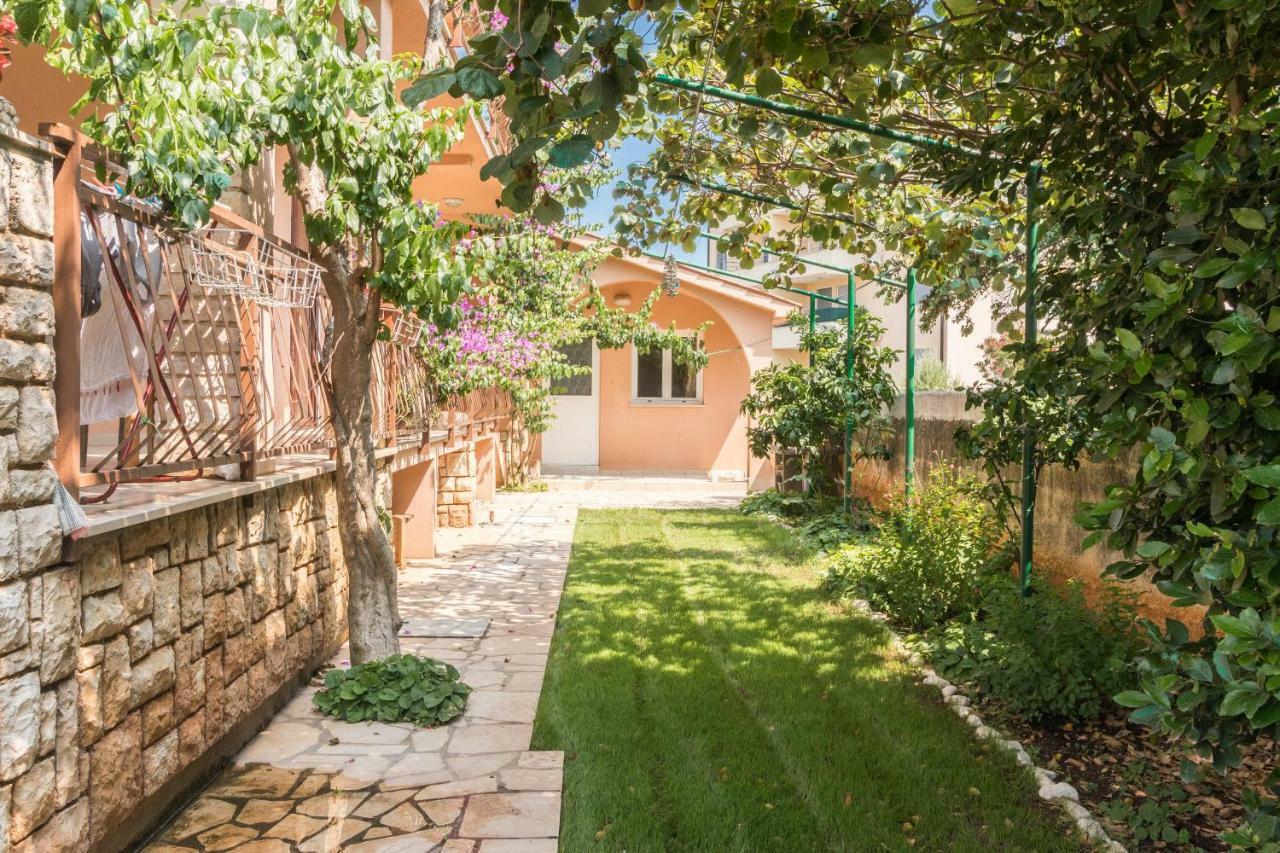 Apartment Taja Ližnjan Eksteriør bilde