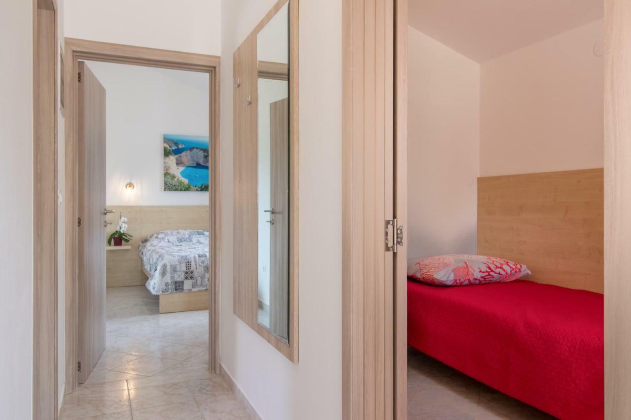 Apartment Taja Ližnjan Eksteriør bilde