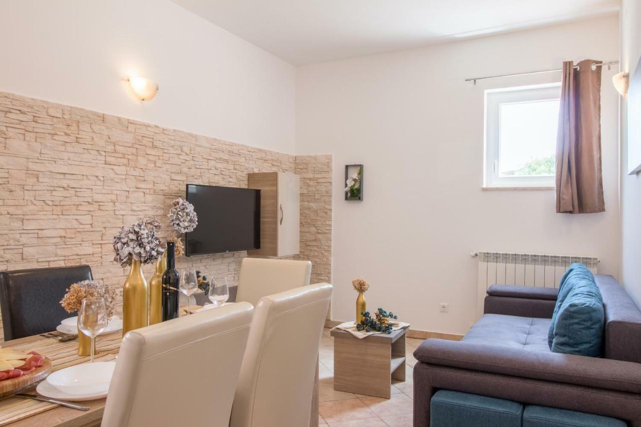 Apartment Taja Ližnjan Eksteriør bilde
