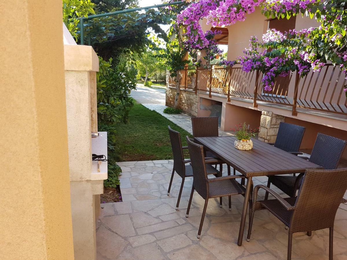 Apartment Taja Ližnjan Eksteriør bilde
