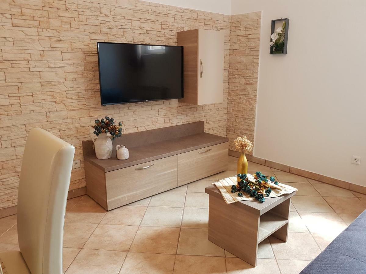 Apartment Taja Ližnjan Eksteriør bilde