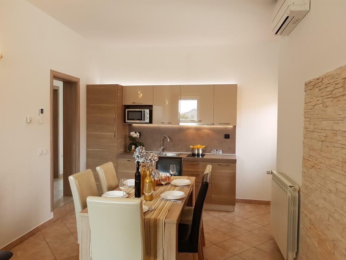 Apartment Taja Ližnjan Eksteriør bilde