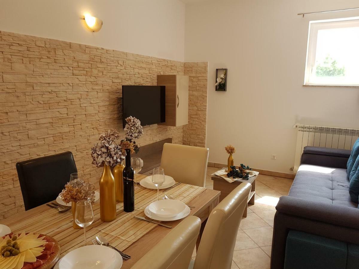 Apartment Taja Ližnjan Eksteriør bilde